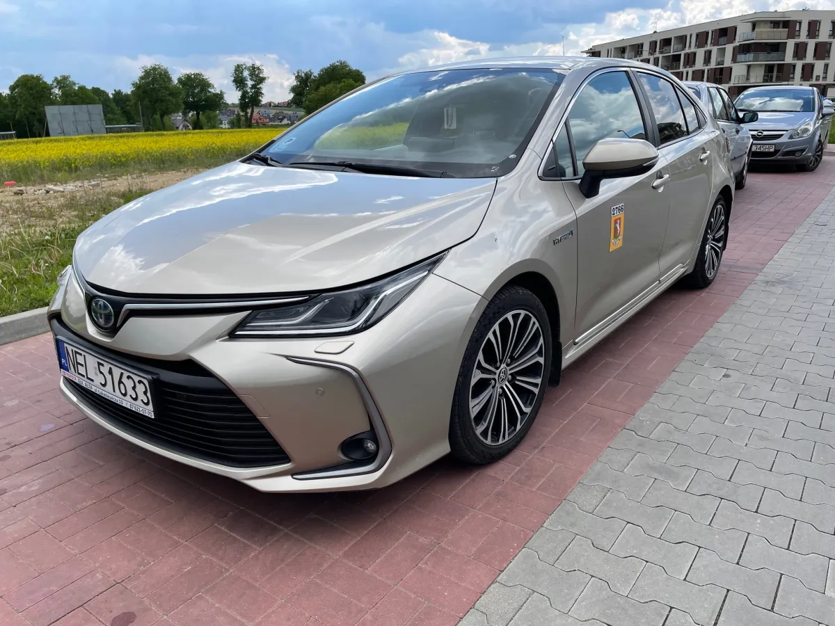 Toyota Corolla - czyste auto bez reklam
